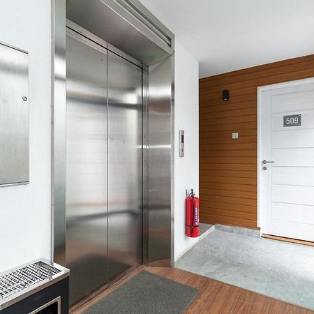 RedDoorz Premium near Centre Point Mall Medan Exterior foto