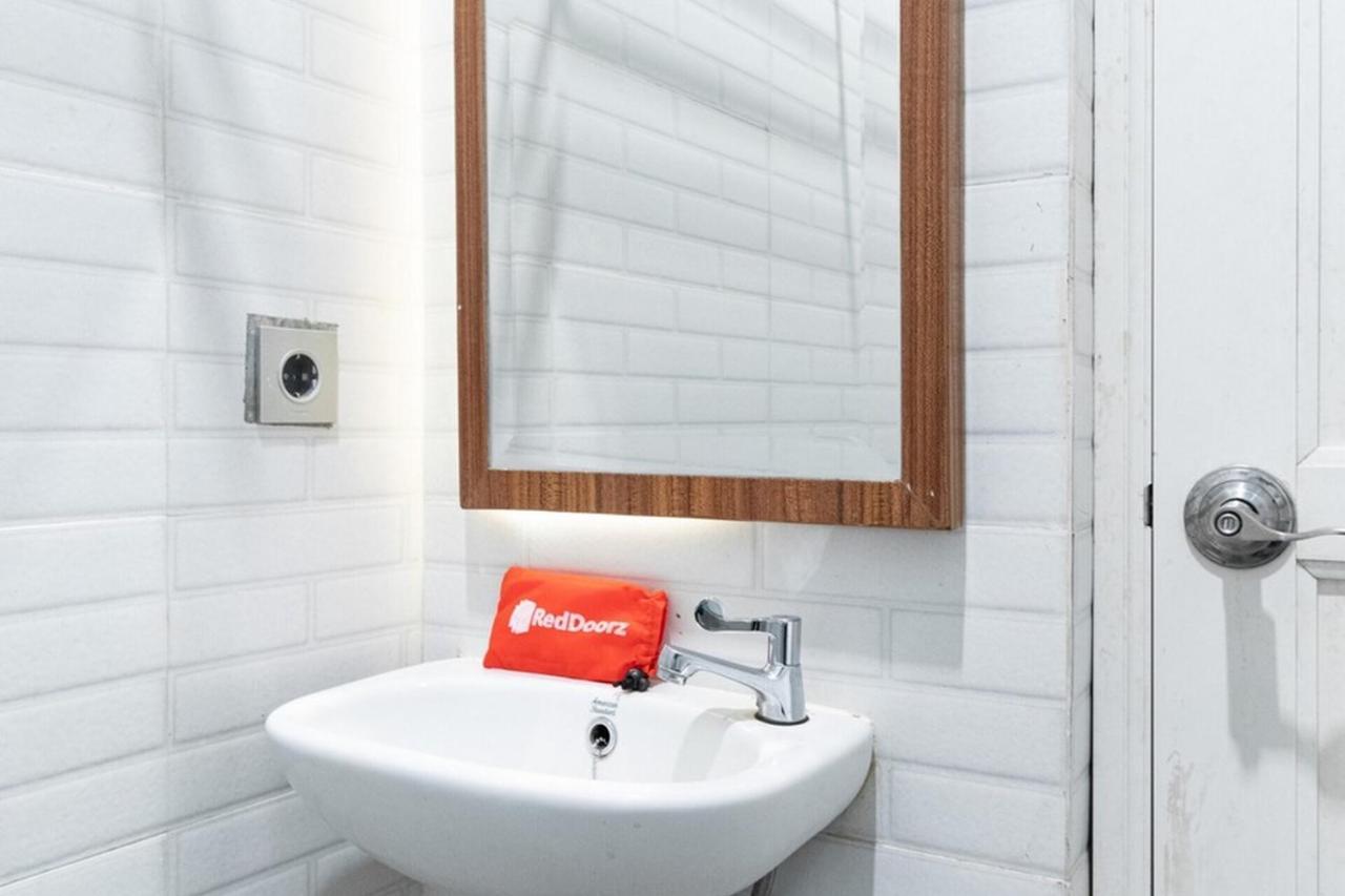 RedDoorz Premium near Centre Point Mall Medan Exterior foto