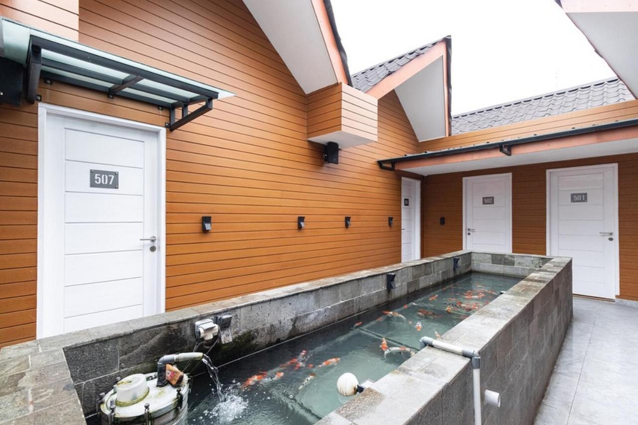 RedDoorz Premium near Centre Point Mall Medan Exterior foto