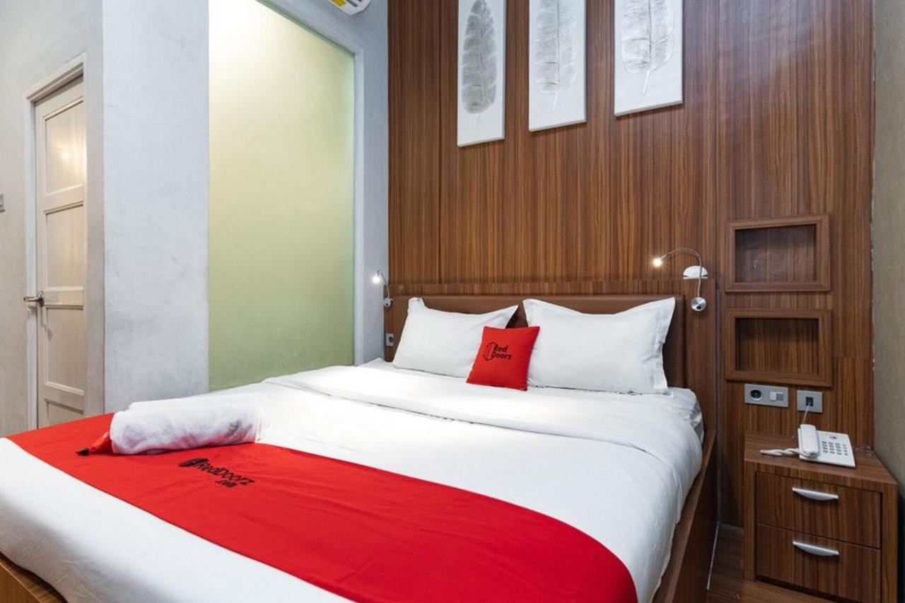RedDoorz Premium near Centre Point Mall Medan Exterior foto